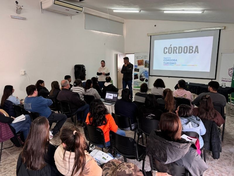 Villa del Totoral impulsa la capacitación en atención al cliente gastronómico