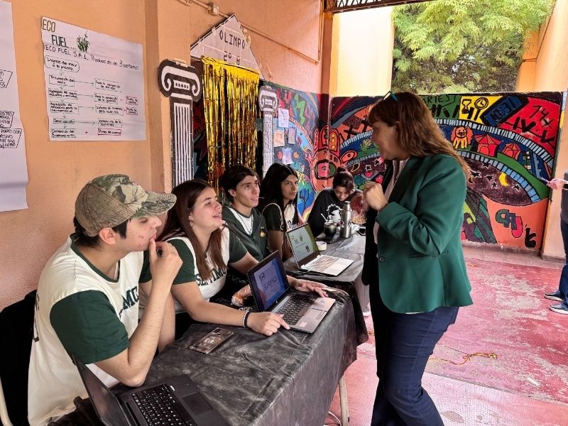 La Intendente Cecilia Garay participó de la Expo Tecno del IPETyM N° 74 por el Día de la Educación Técnica