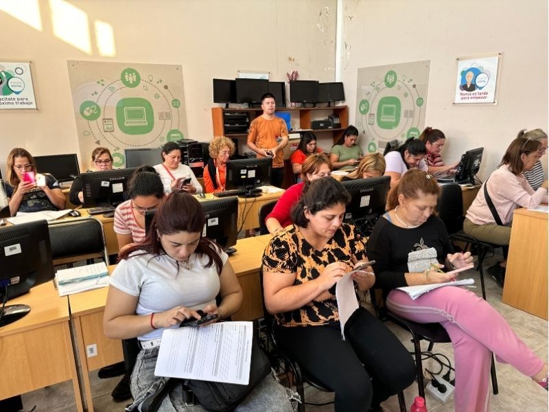 Más de 150 mujeres participaron del taller de Canva en el marco del programa Power Skills en Acción